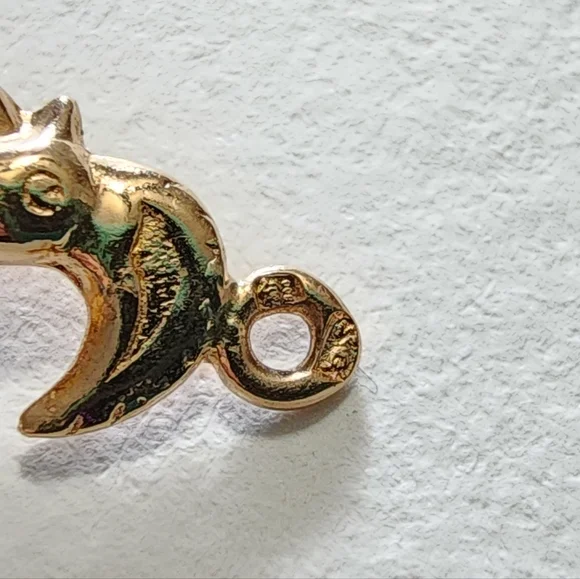 18k Rooster Charm Yellow Gold Decorative Ornate Hearts Swirls - Picture 6 of 8